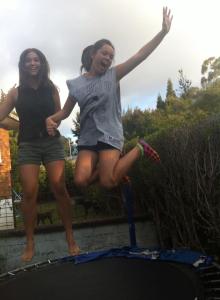 Christine et moi sur le trampoline